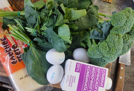 Фото шага рецепта Пирог с брокколи и шпинатом 176355 шаг 1  