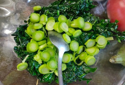 Фото шага рецепта Пирог с брокколи и шпинатом 176355 шаг 11  