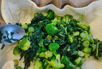 Фото шага рецепта Пирог с брокколи и шпинатом 176355 шаг 15  