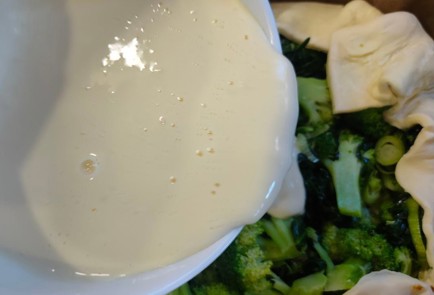 Фото шага рецепта Пирог с брокколи и шпинатом 176355 шаг 19  