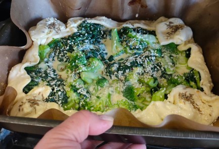 Фото шага рецепта Пирог с брокколи и шпинатом 176355 шаг 22  