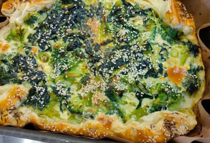 Фото шага рецепта Пирог с брокколи и шпинатом 176355 шаг 23  