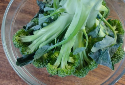 Фото шага рецепта Пирог с брокколи и шпинатом 176355 шаг 3  