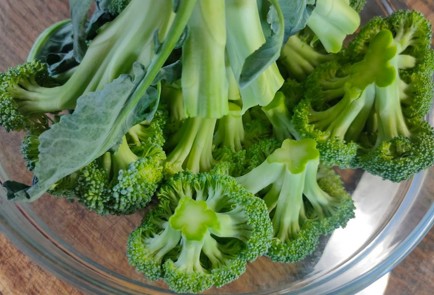 Фото шага рецепта Пирог с брокколи и шпинатом 176355 шаг 4  