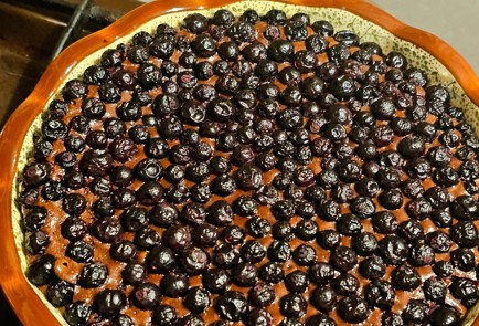 Фото шага рецепта Пирог с черной смородиной 188232 шаг 10