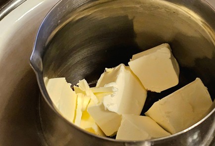 Фото шага рецепта Пирог с черной смородиной 188232 шаг 2