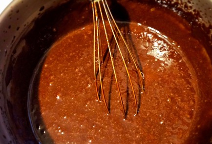 Фото шага рецепта Пирог с черной смородиной 188232 шаг 4