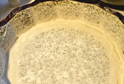 Фото шага рецепта Пирог с черной смородиной 188232 шаг 7