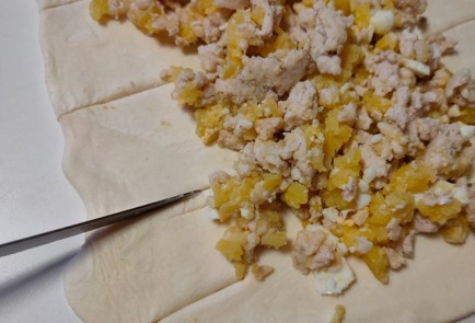 Фото шага рецепта Пирог с фаршем из индейки картофелем и яйцом со сметанным соусом 188962 шаг 15