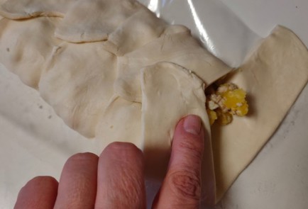 Фото шага рецепта Пирог с фаршем из индейки картофелем и яйцом со сметанным соусом 188962 шаг 16