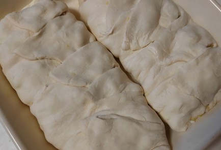 Фото шага рецепта Пирог с фаршем из индейки картофелем и яйцом со сметанным соусом 188962 шаг 17