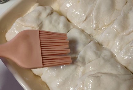 Фото шага рецепта Пирог с фаршем из индейки картофелем и яйцом со сметанным соусом 188962 шаг 18