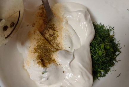 Фото шага рецепта Пирог с фаршем из индейки картофелем и яйцом со сметанным соусом 188962 шаг 26