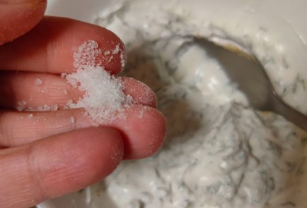 Фото шага рецепта Пирог с фаршем из индейки картофелем и яйцом со сметанным соусом 188962 шаг 27