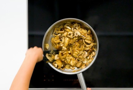 Фото шага рецепта Пирог с грибами 151270 шаг 7  