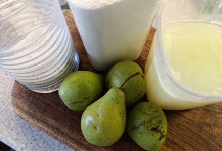 Фото шага рецепта Пирог с грушами в духовке 190614 шаг 1  