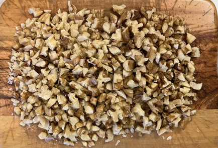 Фото шага рецепта Пирог с изюмом орехами яблоками и корицей 175697 шаг 1