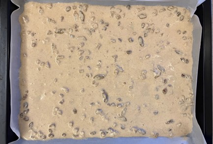 Фото шага рецепта Пирог с изюмом орехами яблоками и корицей 175697 шаг 11