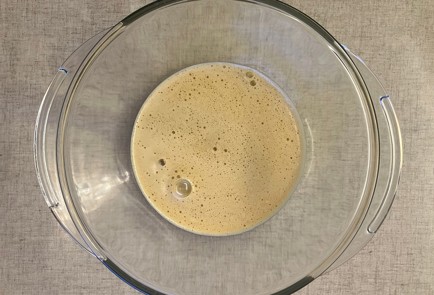 Фото шага рецепта Пирог с изюмом орехами яблоками и корицей 175697 шаг 5