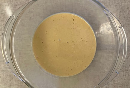 Фото шага рецепта Пирог с изюмом орехами яблоками и корицей 175697 шаг 8