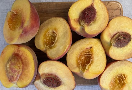 Фото шага рецепта Пирог с кабачком и персиками 189998 шаг 3  