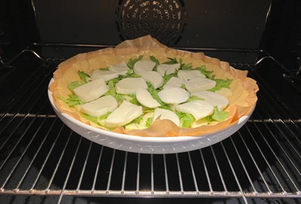 Фото шага рецепта Пирог с кабачком рукколой и сыром 189993 шаг 11  