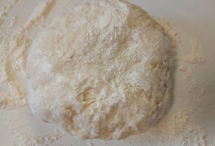 Фото шага рецепта Пирог с капустой зеленым горошком и яйцом 188842 шаг 18  