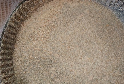 Фото шага рецепта Пирог с капустой зеленым горошком и яйцом 188842 шаг 22  