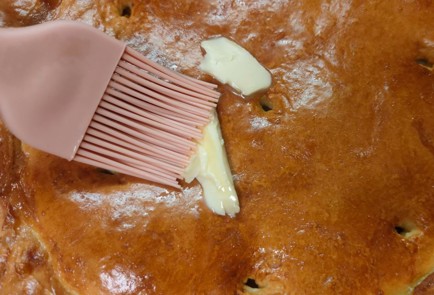 Фото шага рецепта Пирог с капустой зеленым горошком и яйцом 188842 шаг 31  