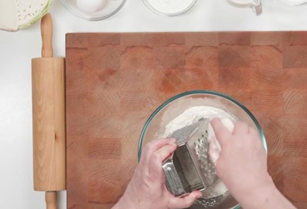 Фото шага рецепта Пирог с капустой 174437 шаг 2  