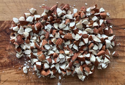 Фото шага рецепта Пирог с киви бананами яблоками и орехами 175912 шаг 1  