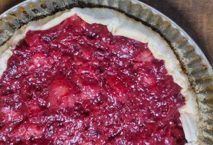 Фото шага рецепта Пирог с клубникой и ежевикой 186527 шаг 14  