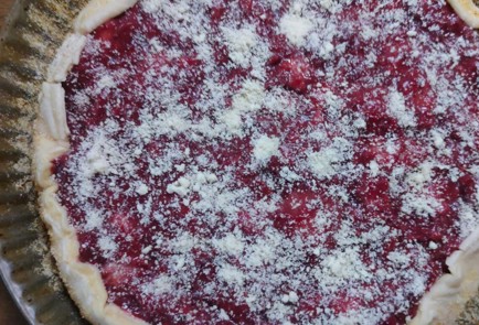 Фото шага рецепта Пирог с клубникой и ежевикой 186527 шаг 15  