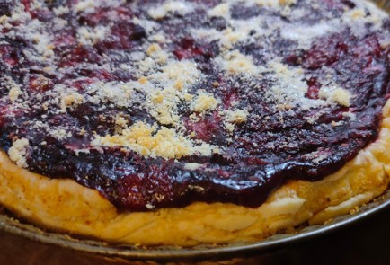 Фото шага рецепта Пирог с клубникой и ежевикой 186527 шаг 18  