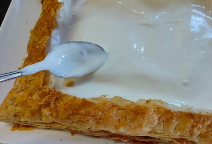 Фото шага рецепта Пирог с клубникой и сливками 176365 шаг 16  