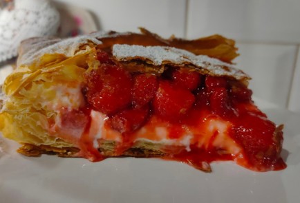 Фото шага рецепта Пирог с клубникой и сливками 176365 шаг 24  