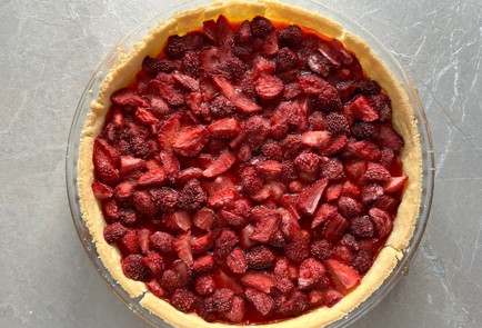 Фото шага рецепта Пирог с клубникой 186891 шаг 13  