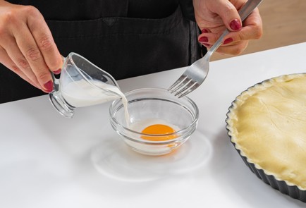 Фото шага рецепта Пирог с клюквой изюмом и апельсиновой цедрой 174648 шаг 10  