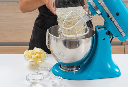 Фото шага рецепта Пирог с клюквой изюмом и апельсиновой цедрой 174648 шаг 3  