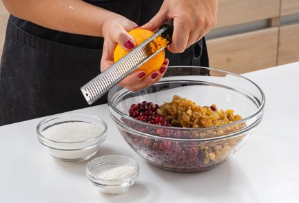 Фото шага рецепта Пирог с клюквой изюмом и апельсиновой цедрой 174648 шаг 6  