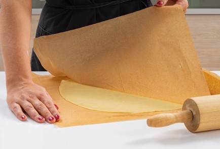 Фото шага рецепта Пирог с клюквой изюмом и апельсиновой цедрой 174648 шаг 7  