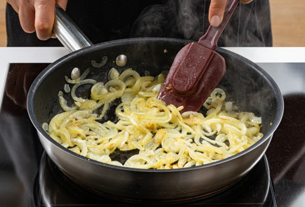 Фото шага рецепта Пирог с консервированной рыбой и капустой 190261 шаг 3  