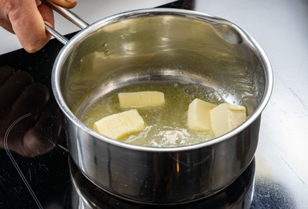 Фото шага рецепта Пирог с консервированной рыбой и капустой 190261 шаг 6  