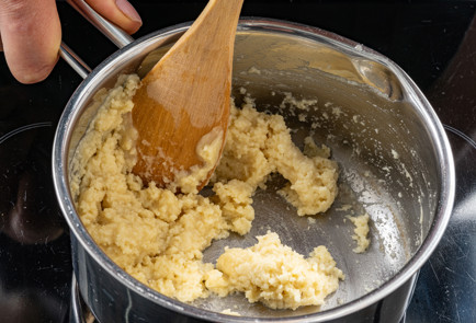 Фото шага рецепта Пирог с консервированной рыбой и капустой 190261 шаг 7  