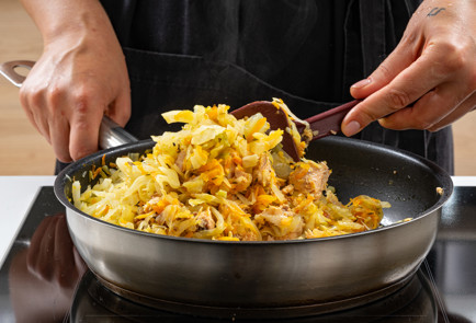 Фото шага рецепта Пирог с консервированной рыбой и капустой 190261 шаг 9  