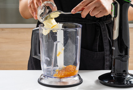 Фото шага рецепта Пирог с консервированными персиками 190262 шаг 3  