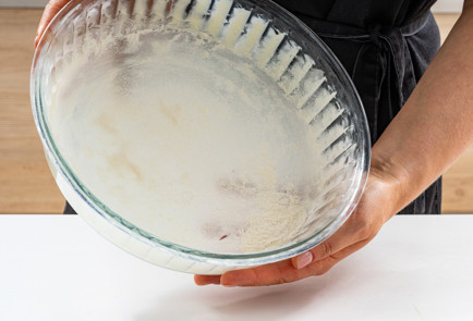 Фото шага рецепта Пирог с консервированными персиками 190262 шаг 7  