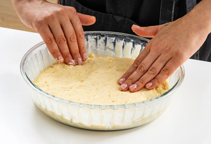 Фото шага рецепта Пирог с консервированными персиками 190262 шаг 8  