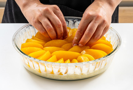 Фото шага рецепта Пирог с консервированными персиками 190262 шаг 9  