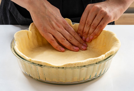 Фото шага рецепта Пирог с копченой курицей и сельдереем 190684 шаг 7